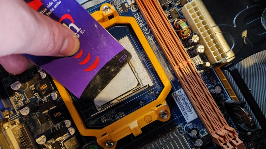Wärmeleitpaste auf CPU auftragen 